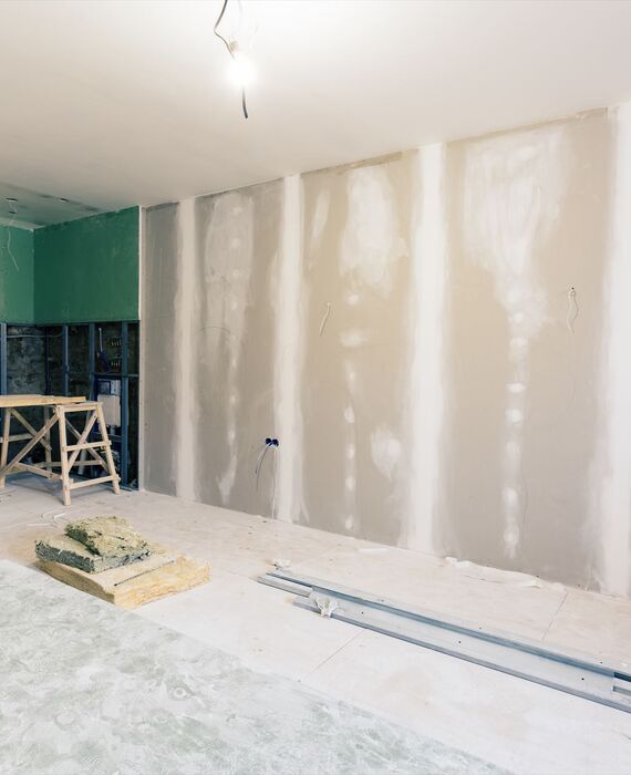 改装工事途中の現場